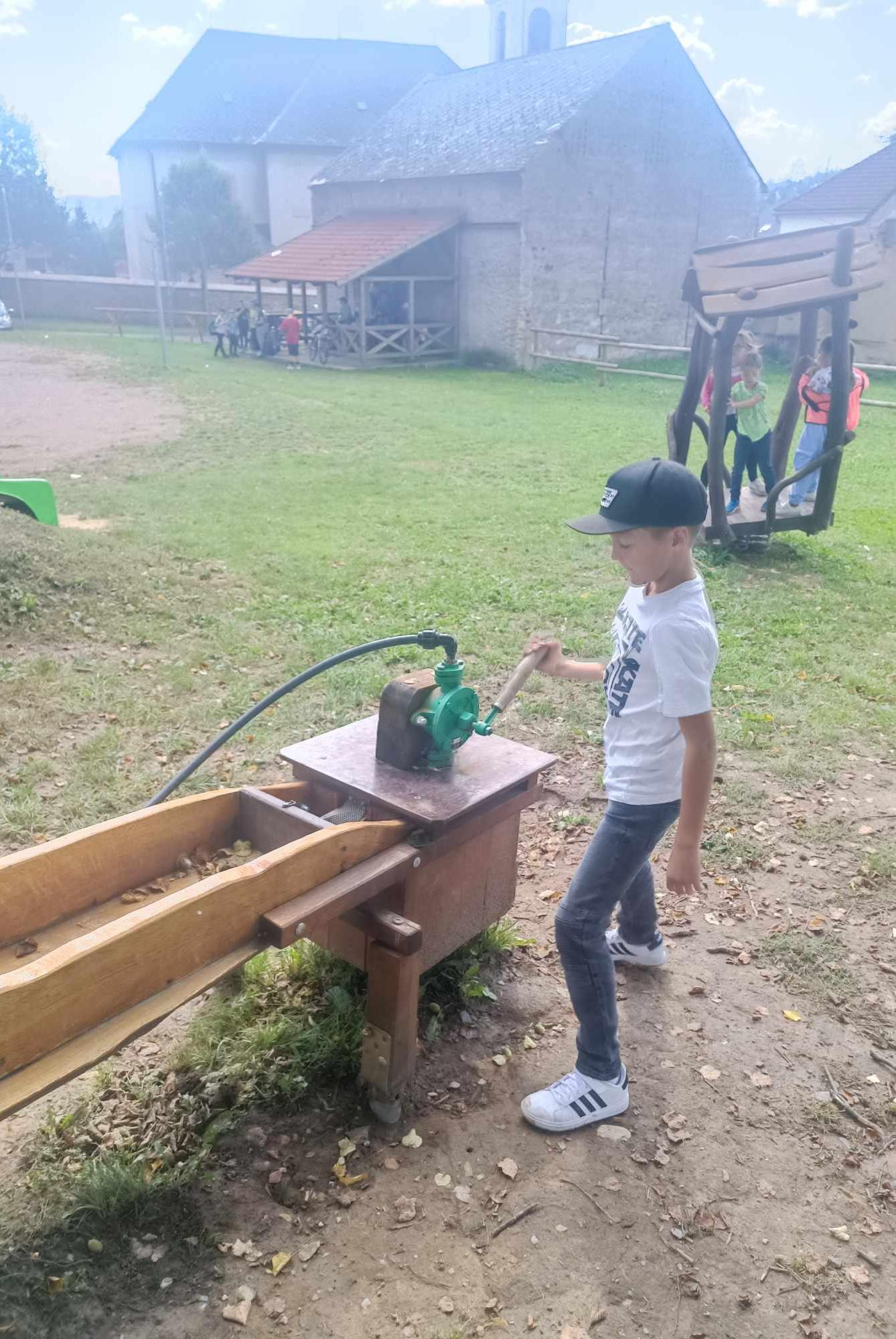 ZÁŘÍ - 2. ODDĚLENÍ A seznamovací odpoledne - 2