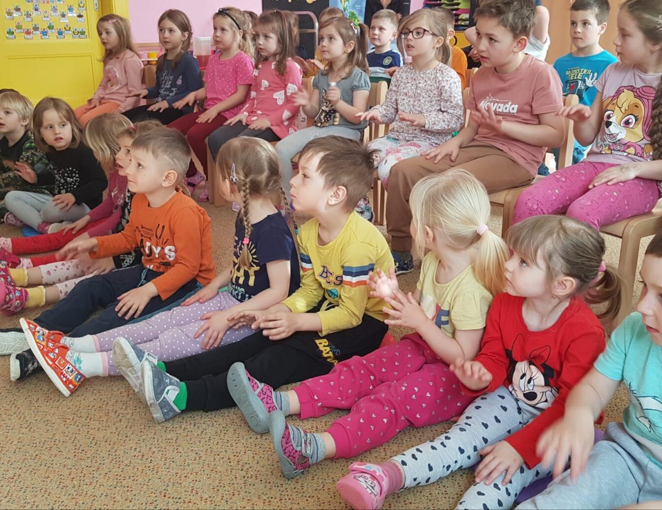 divadlo u dvou sluncí: ,,ESKYMÁCKÁ POHÁDKA" - 3