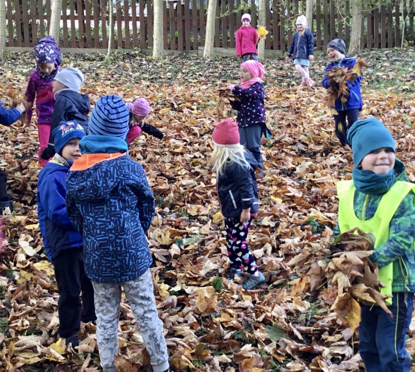 SOVIČKY: ,,LISTÍ ŽLOUTNE, POLETUJE" - 55