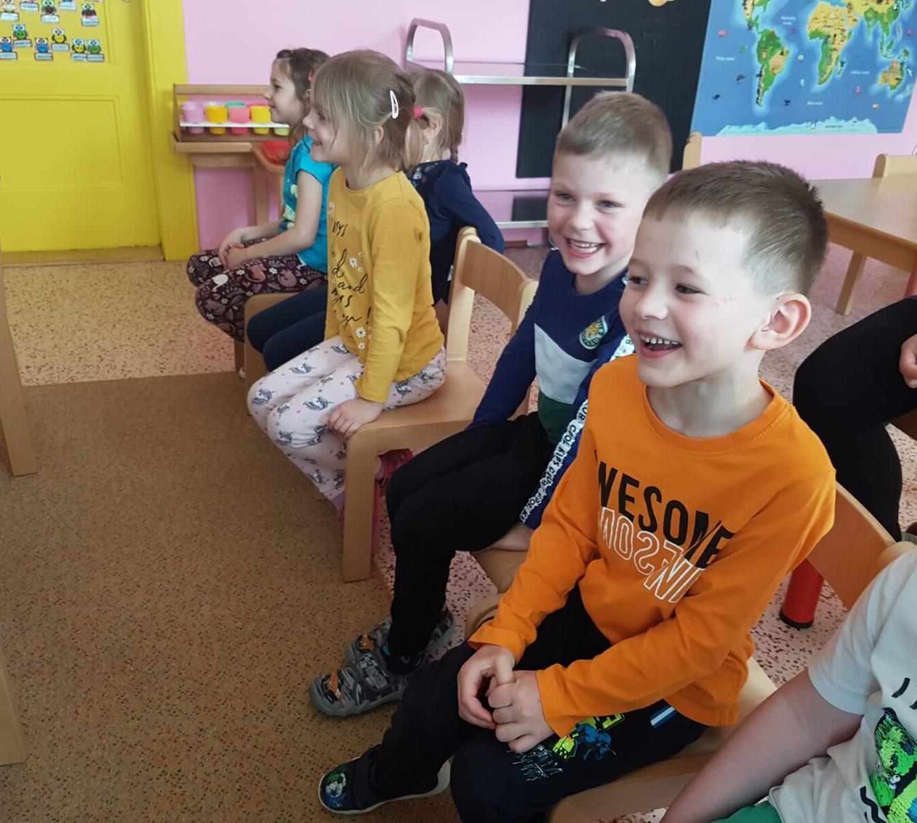 divadlo u dvou sluncí: ,,ESKYMÁCKÁ POHÁDKA" - 4