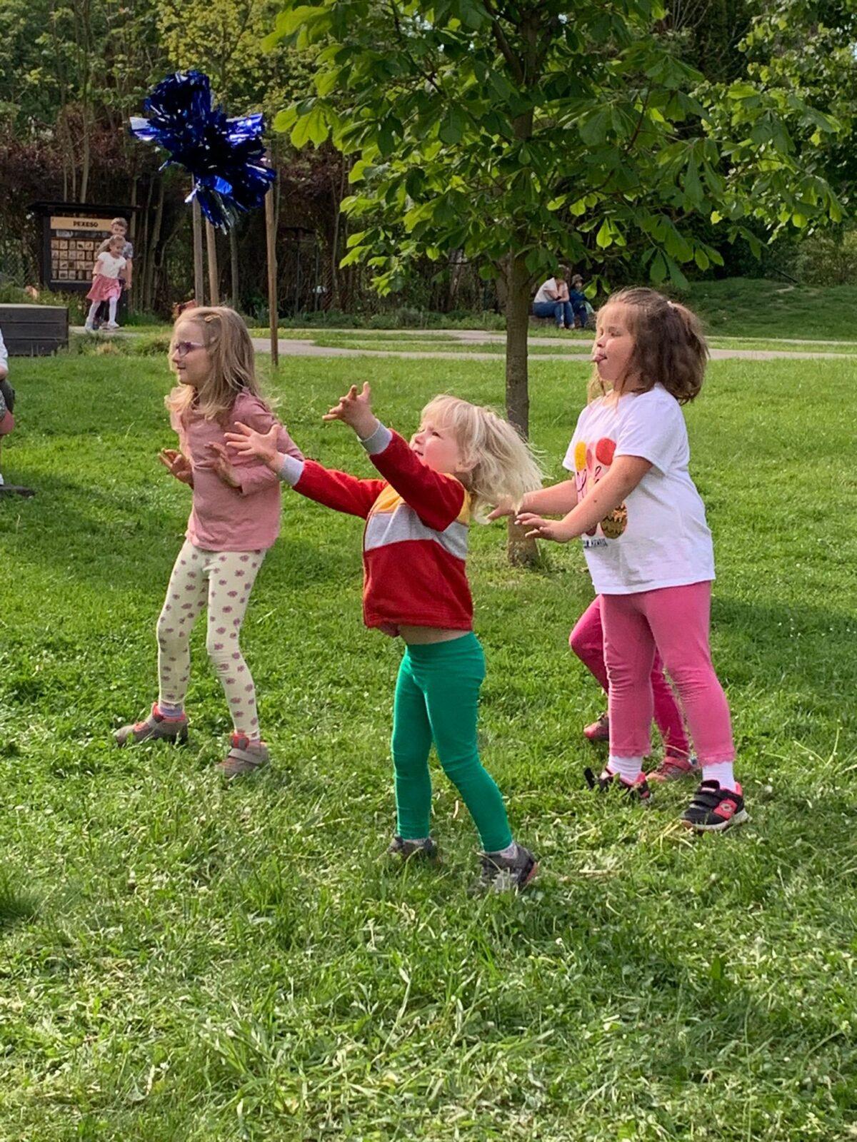 besídka pro rodiče + roztančená školka - 7