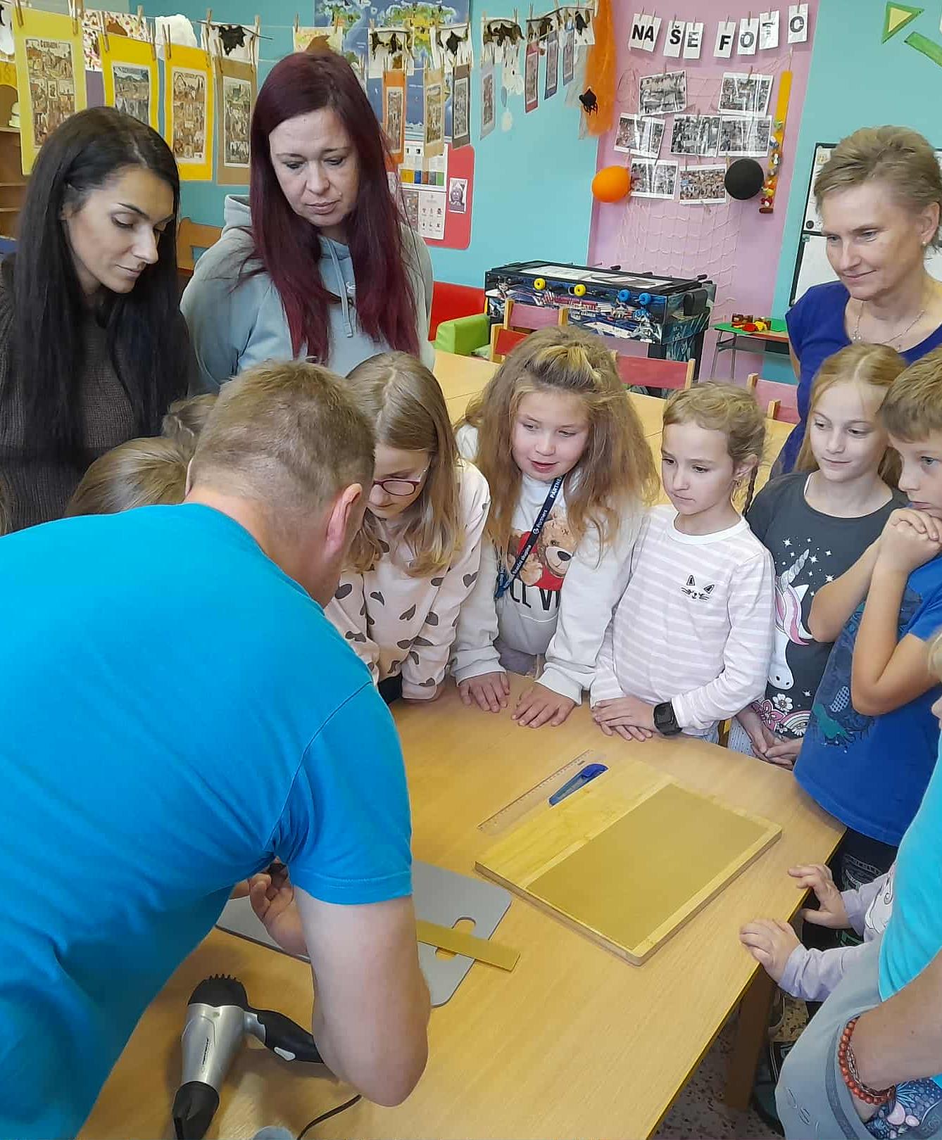 VÝROBA SVÍČEK - DRUŽINKY 1.a 2. oddělení - 18