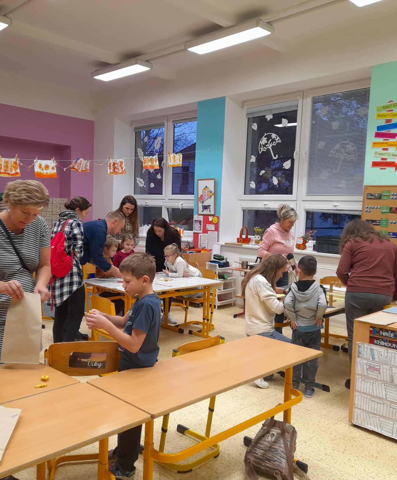 VÝROBA SVÍČEK - DRUŽINKY 1.a 2. oddělení - 19