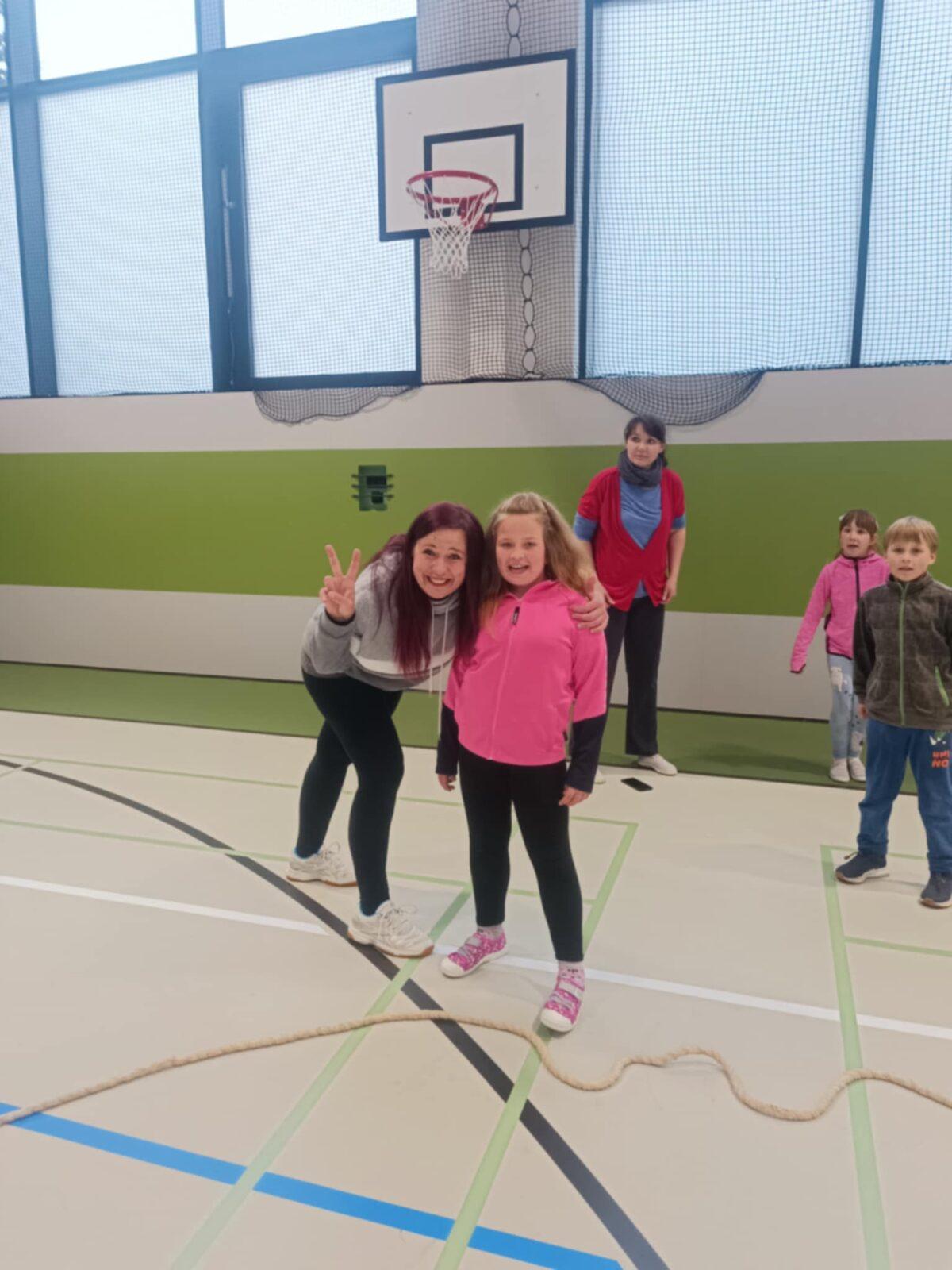 Družinka a děti s rodiči**"sportovní odpoledne" - 33