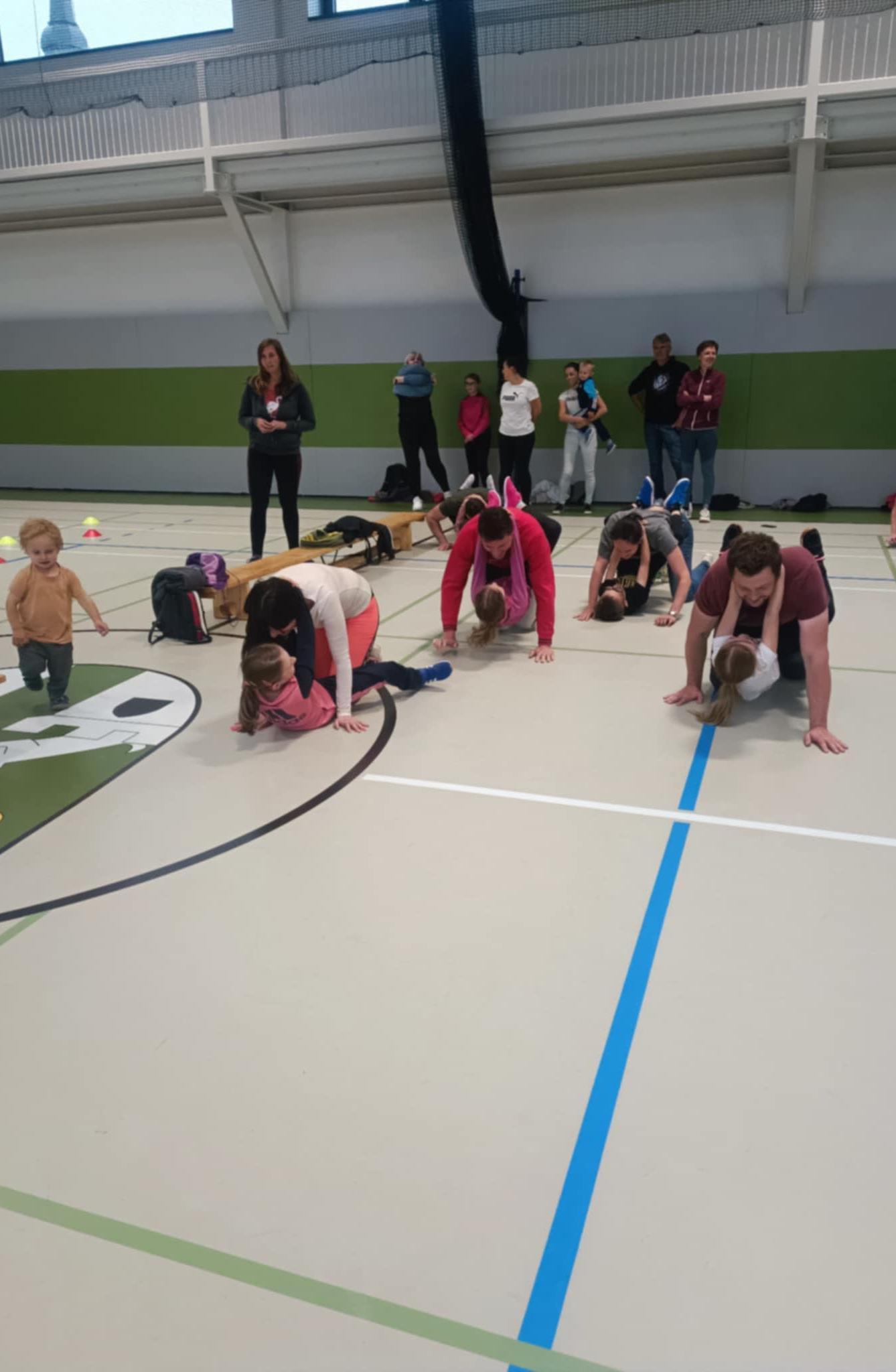 Družinka a děti s rodiči**"sportovní odpoledne" - 35