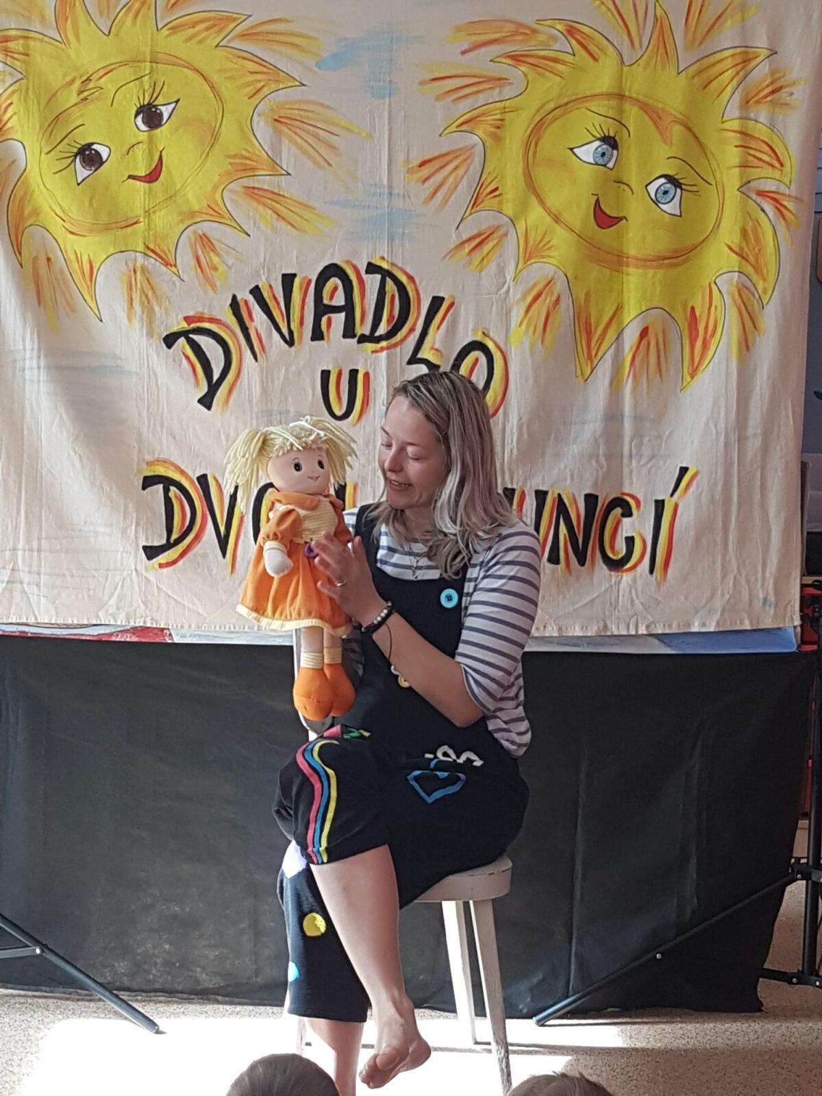 divadlo u dvou sluncí: ,,ESKYMÁCKÁ POHÁDKA" - 5