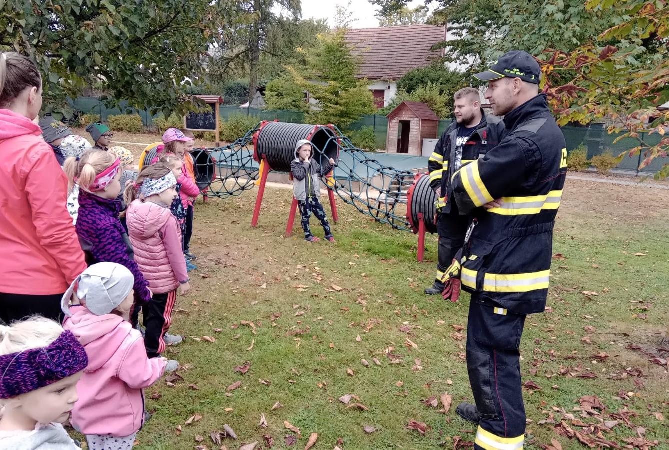 Návštěva dobrovolných hasičů v naší školce... - 13