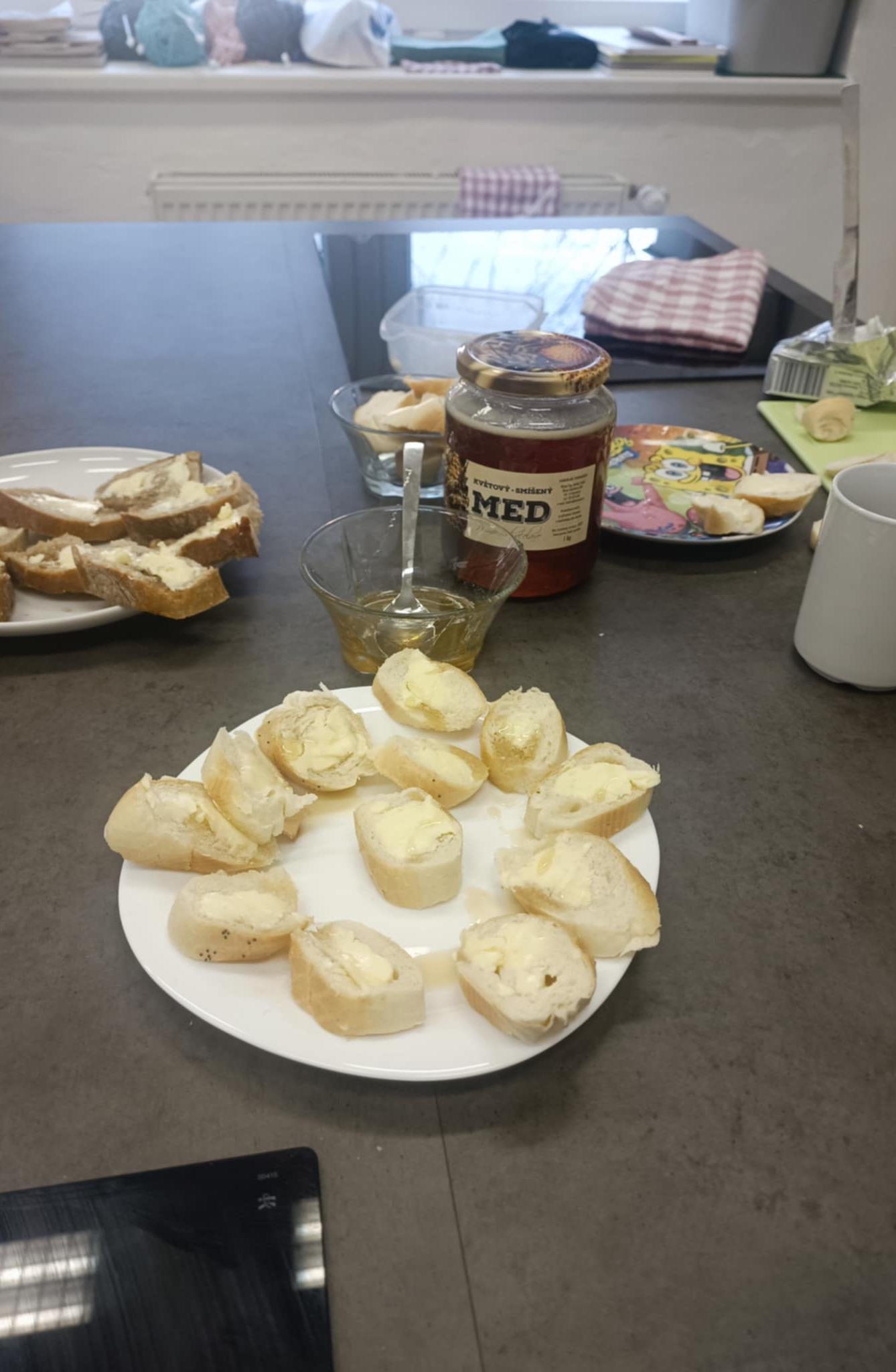 VÝROBA SVÍČEK - DRUŽINKY 1.a 2. oddělení - 22