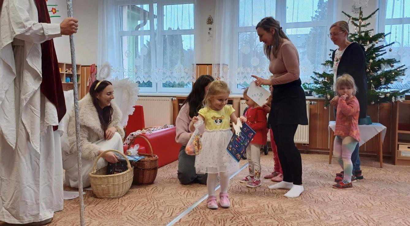 Mikuláš, anděl a čert ve školce - 9