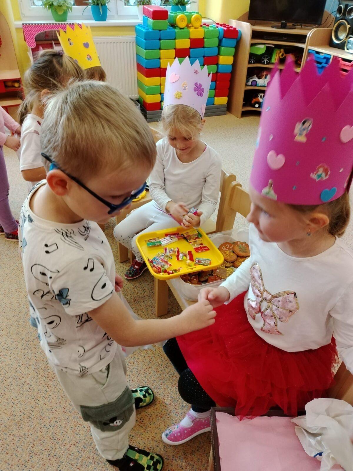 SLAVÍME: ELENKA, KAROLÍNKA A NATÁLKA MAJÍ NAROZENINY - 14