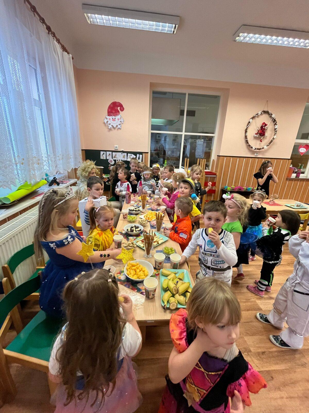 karneval na téma vesmír + přehlídka raket - 31