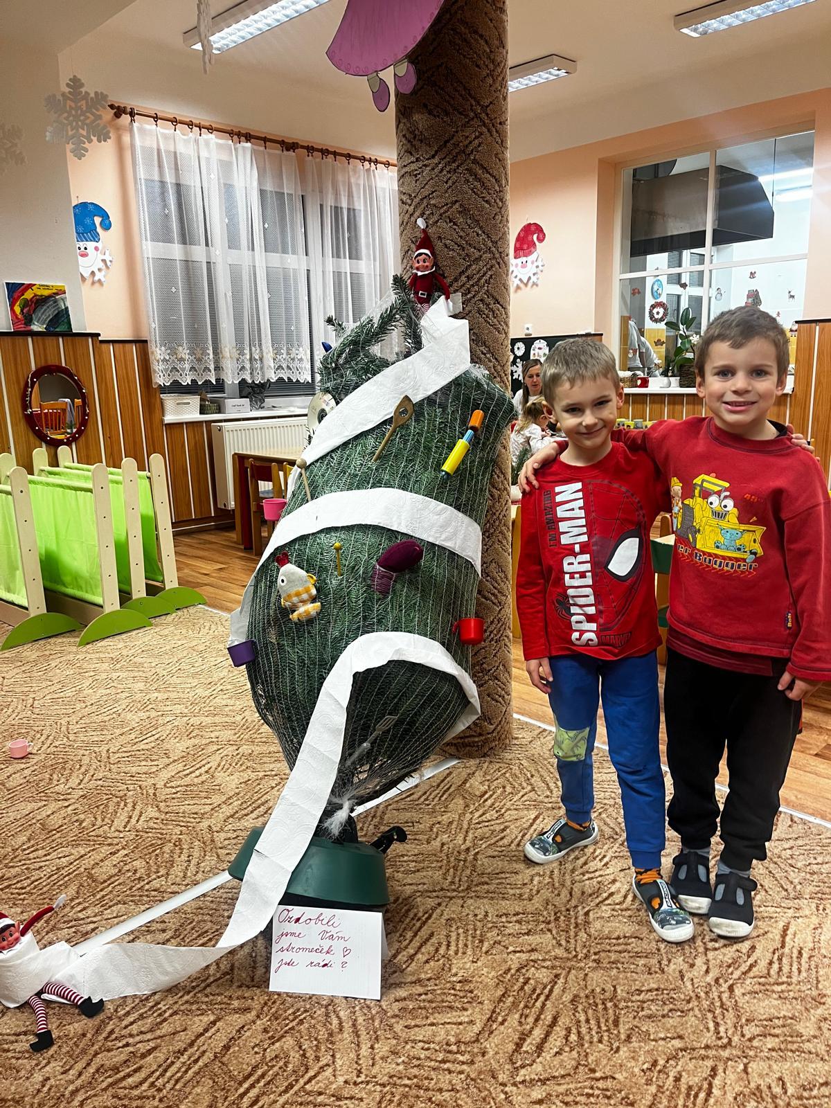 skřítci tropí neplechu - 8