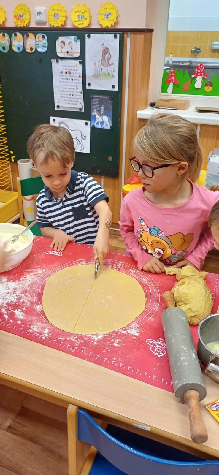 pečení svatomartinských rohlíčků - 11