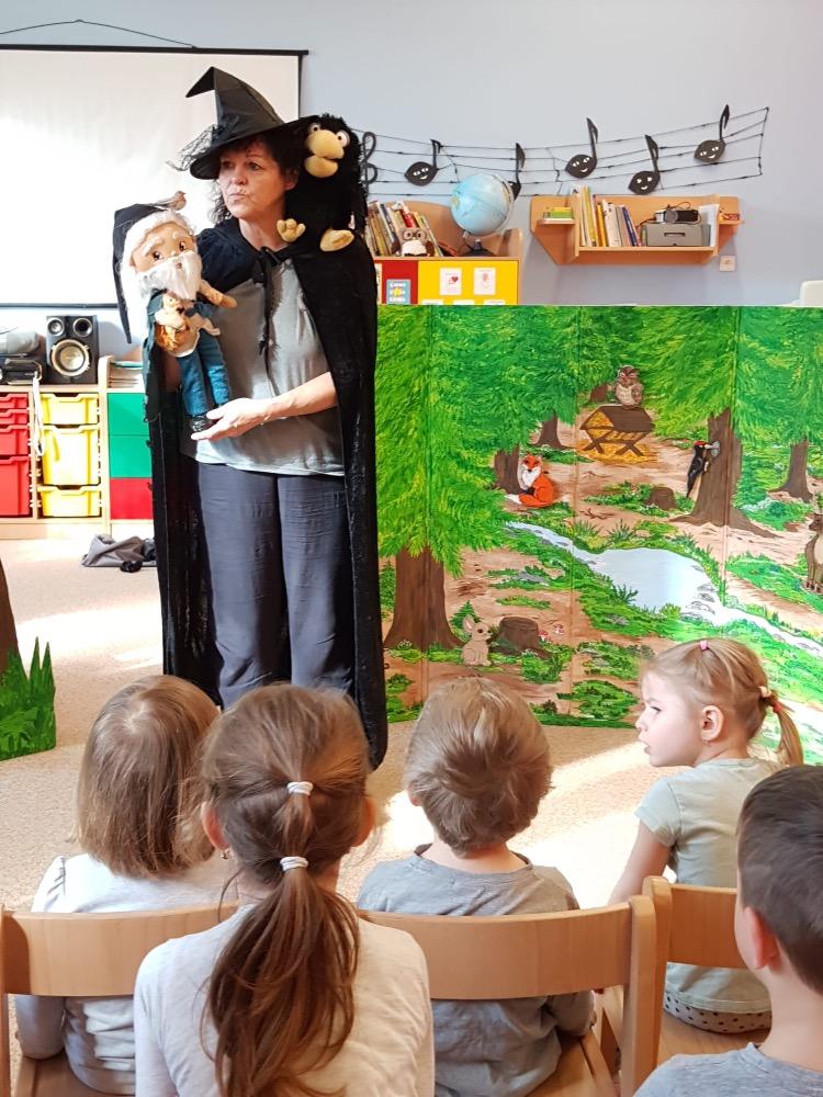 DIVADLO U DVOU SLUNCÍ ,,ZA SKŘÍTKY DO LESA" - 4