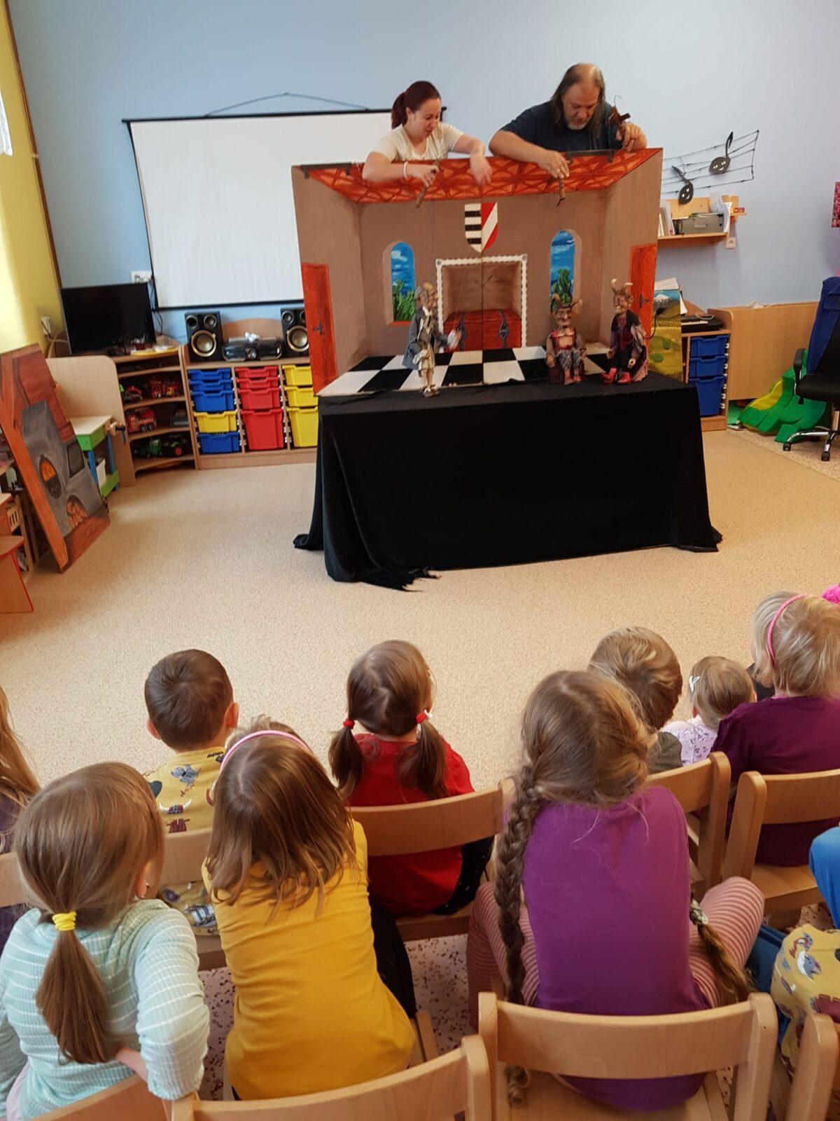 divadýlko: ,,JAK ČERTÍ JELITO A KOPYTO VAŘILI VTIPNOU KAŠI" - 7