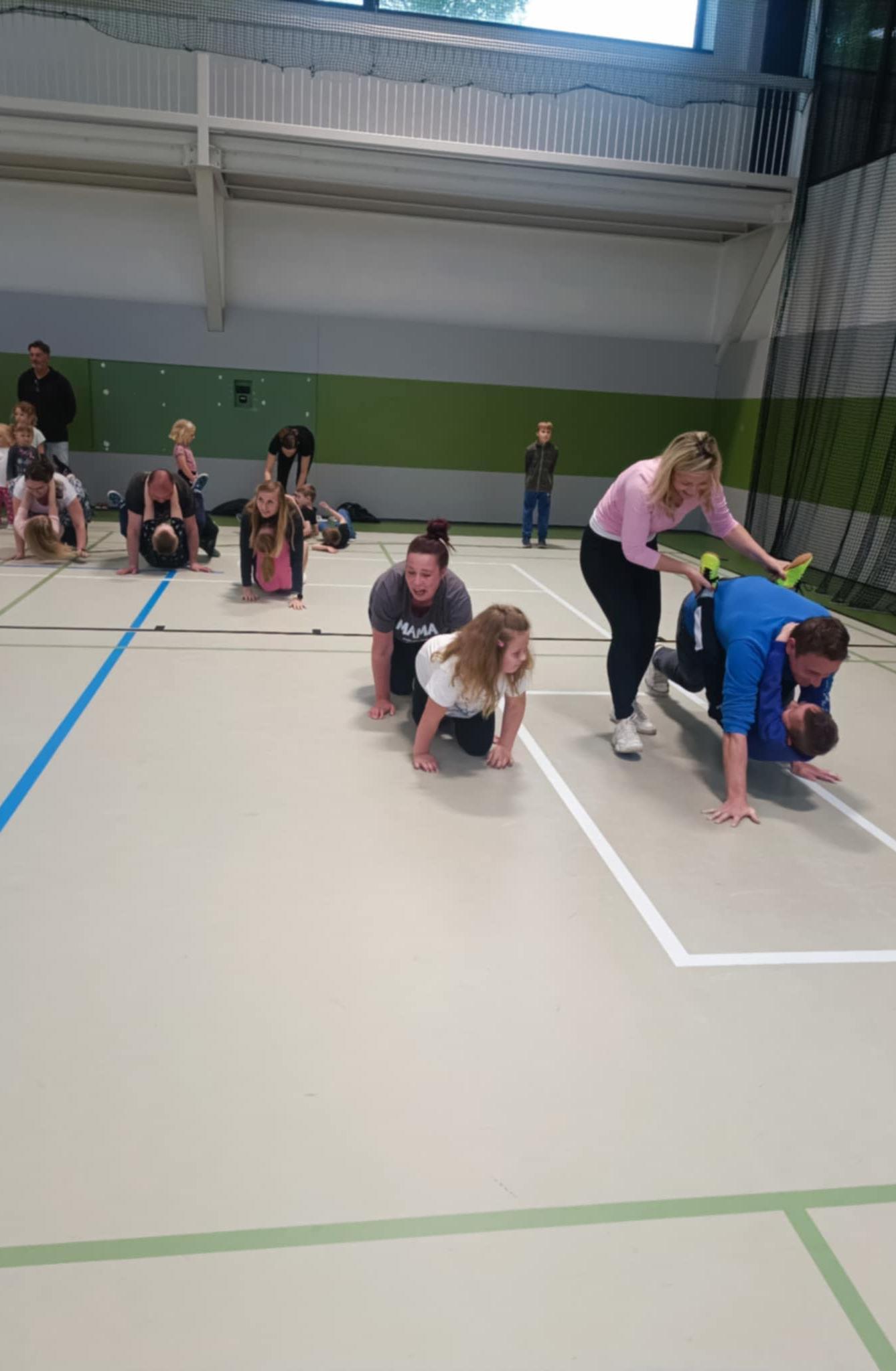 Družinka a děti s rodiči**"sportovní odpoledne" - 41