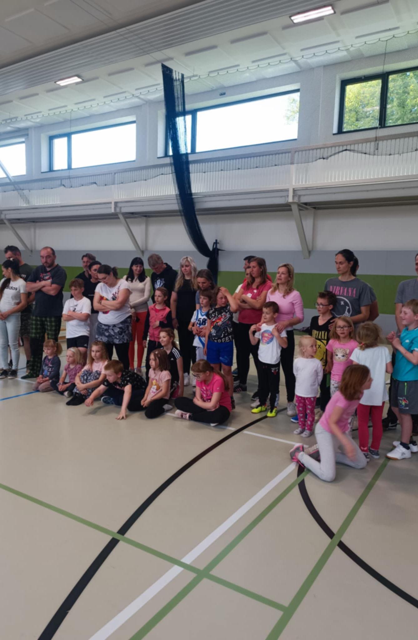 Družinka a děti s rodiči**"sportovní odpoledne" - 42