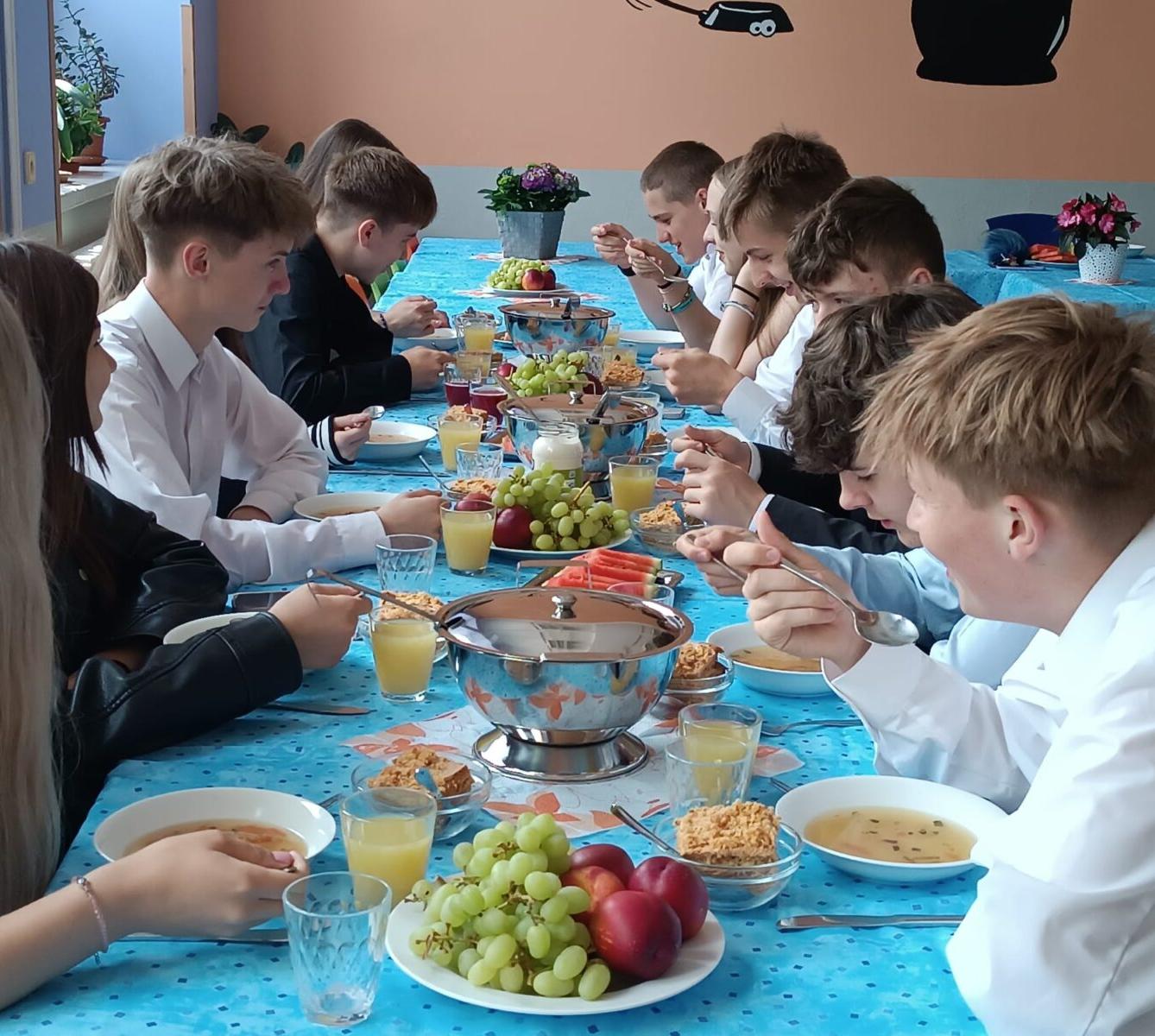 Slavnostní oběd 9. B - 7