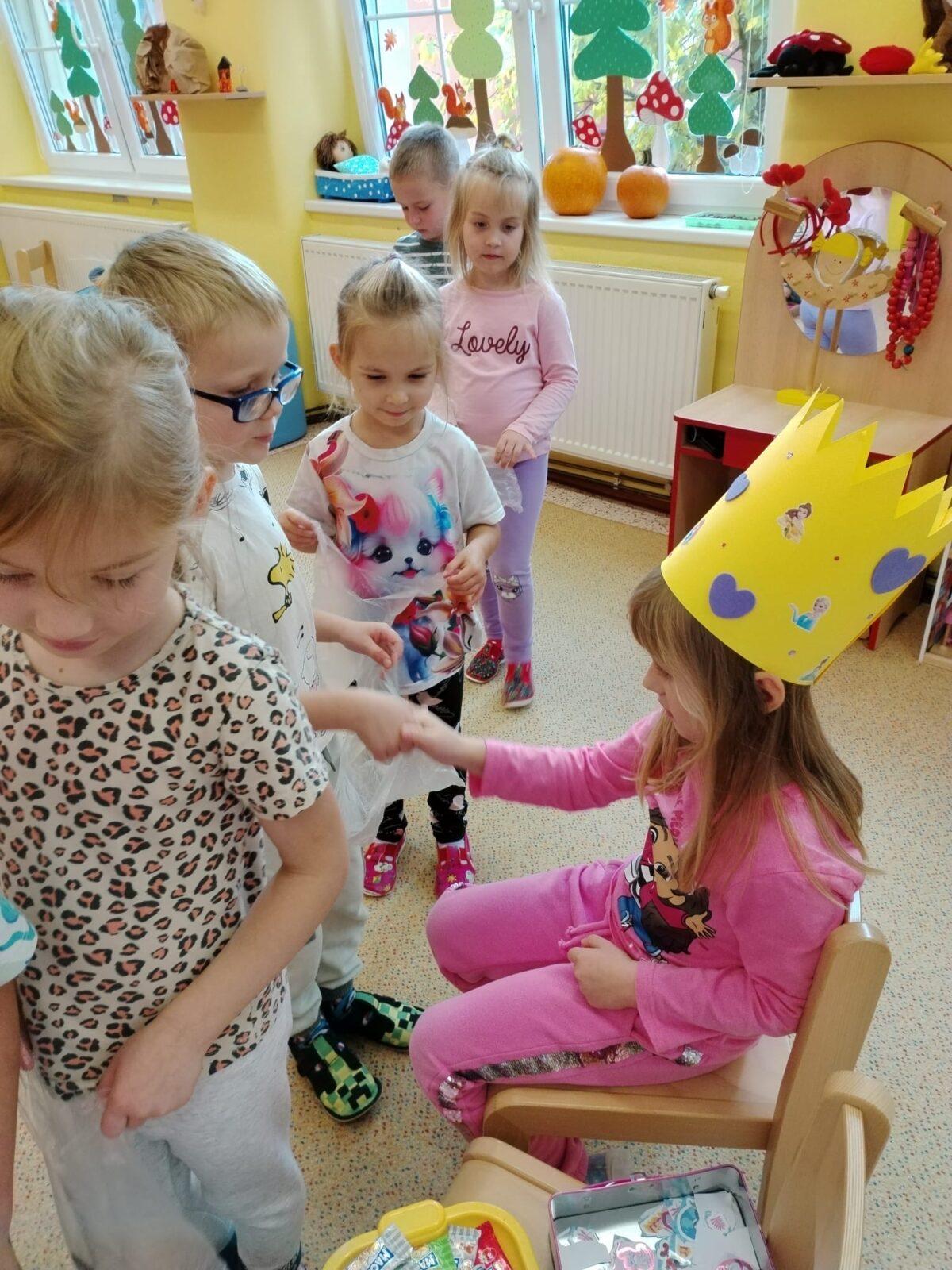 SLAVÍME: ELENKA, KAROLÍNKA A NATÁLKA MAJÍ NAROZENINY - 17