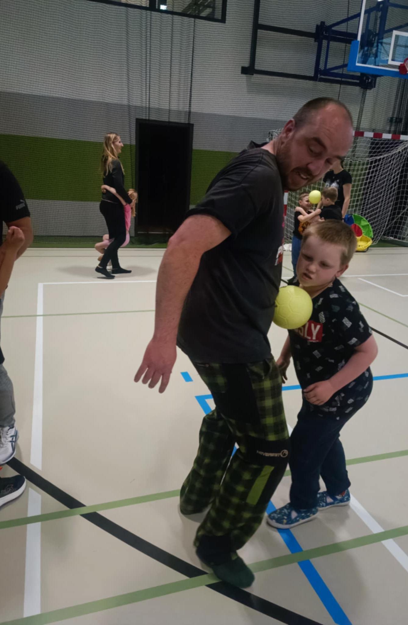 Družinka a děti s rodiči**"sportovní odpoledne" - 44