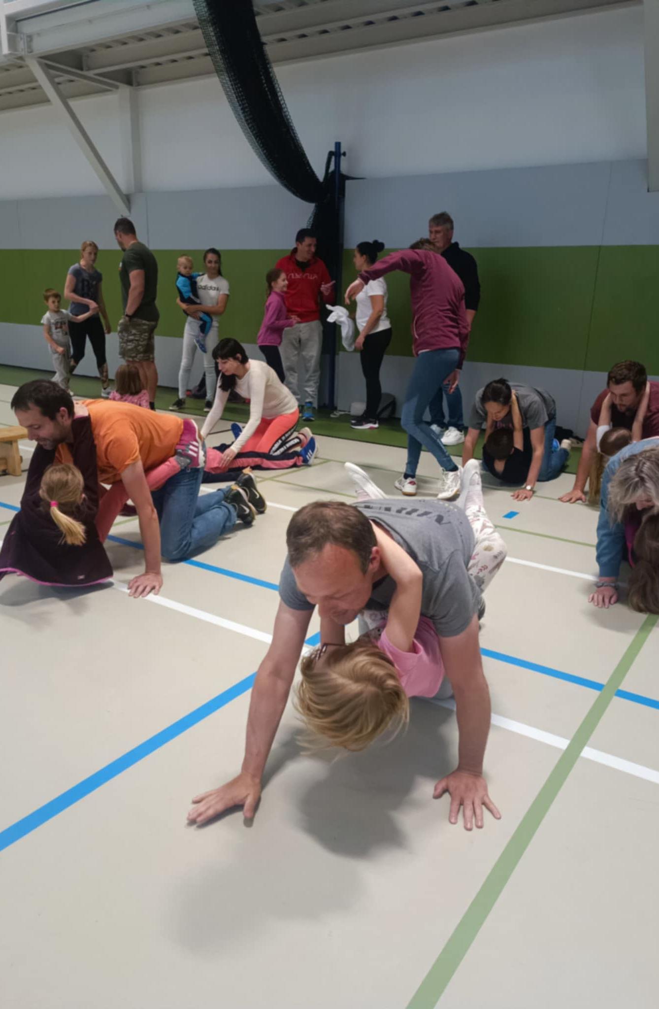 Družinka a děti s rodiči**"sportovní odpoledne" - 45