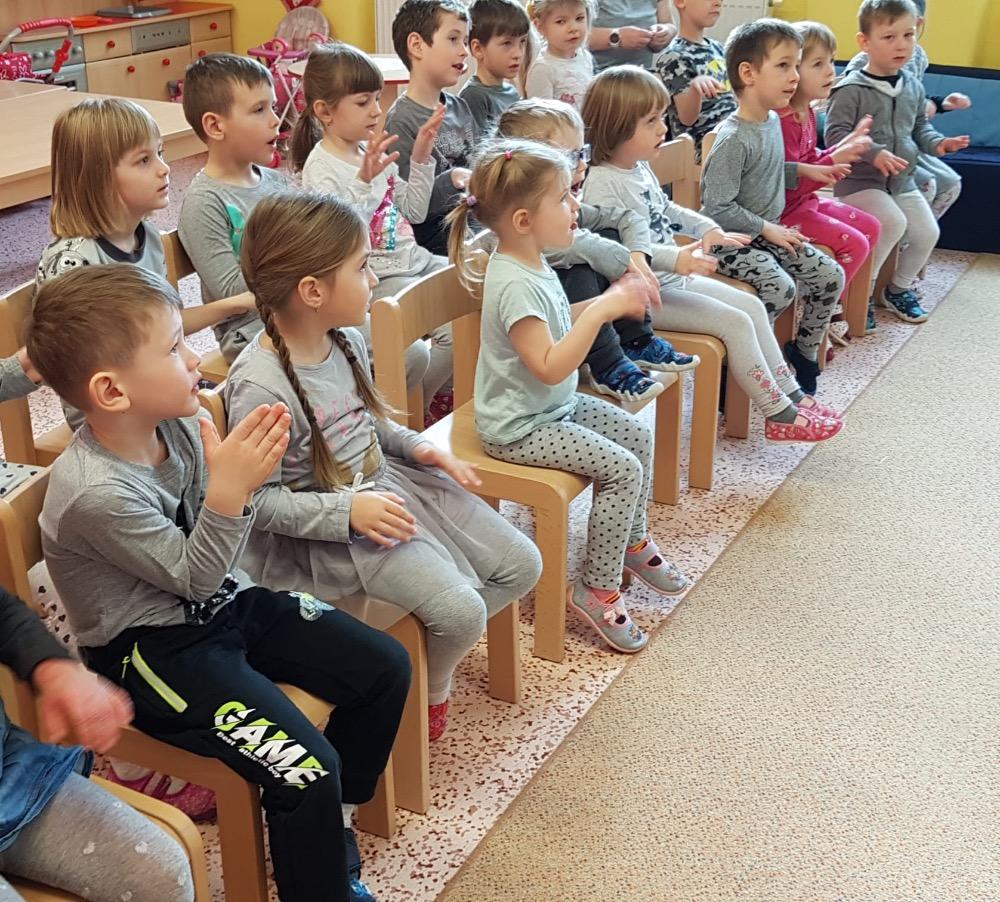 DIVADLO U DVOU SLUNCÍ ,,ZA SKŘÍTKY DO LESA" - 6