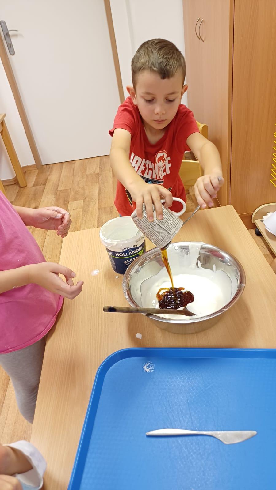 pečení pavučinkové buchty - 10