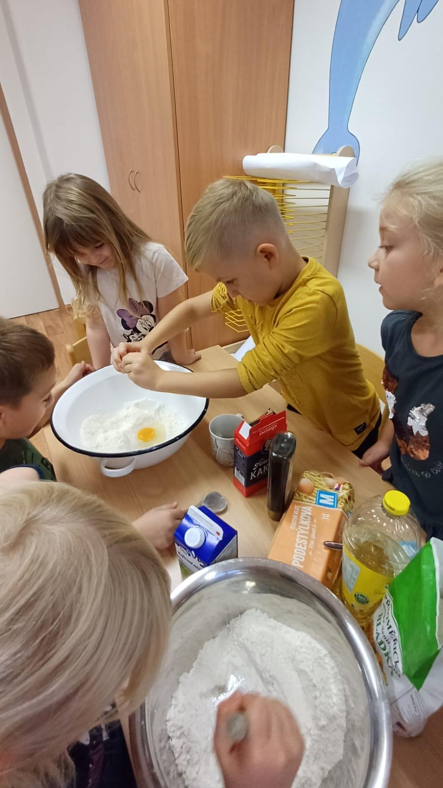 pečení pavučinkové buchty - 11