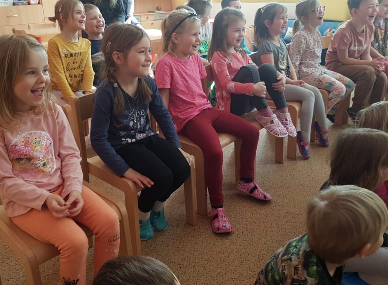 divadlo u dvou sluncí: ,,ESKYMÁCKÁ POHÁDKA" - 8