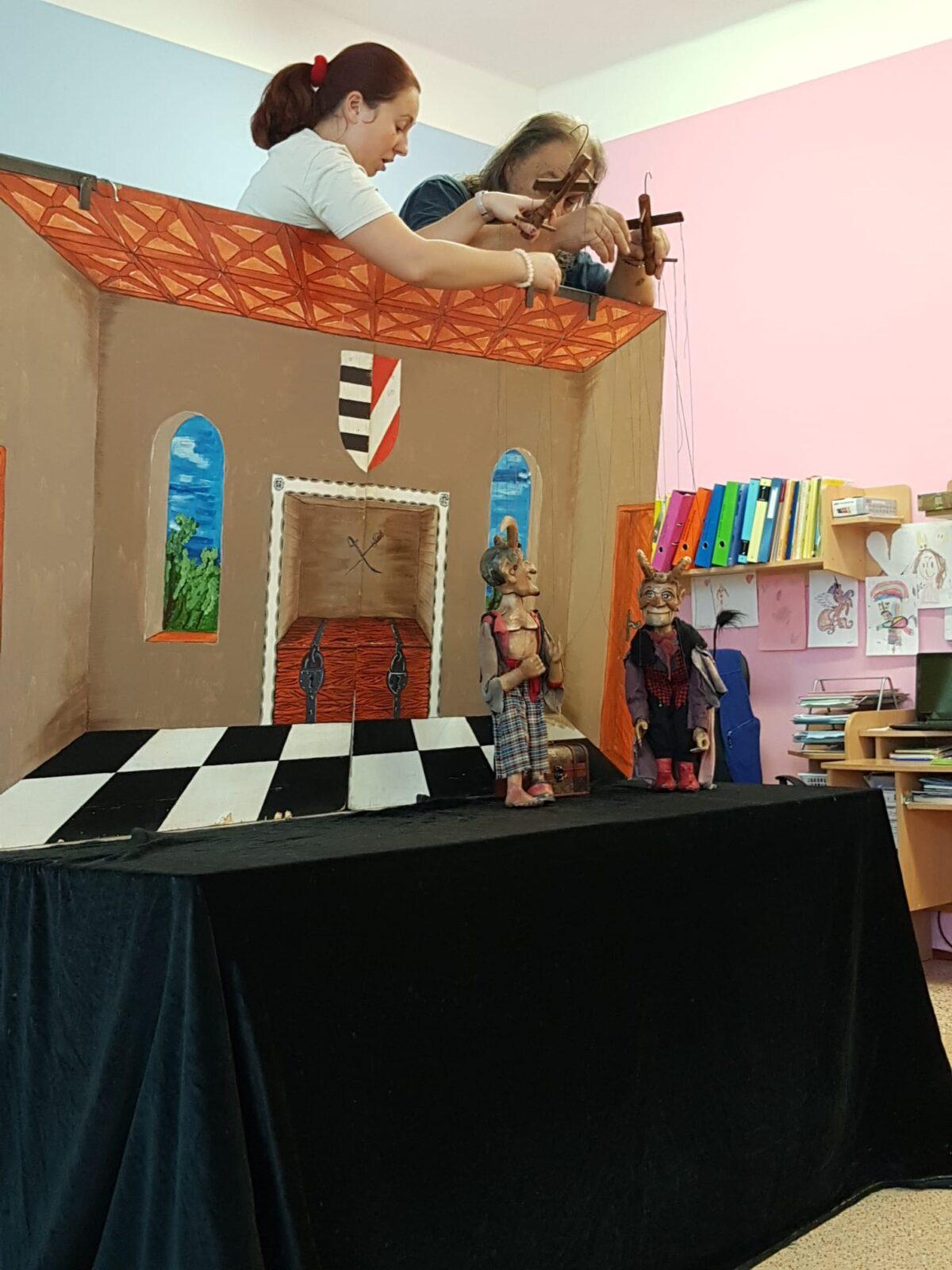 divadýlko: ,,JAK ČERTÍ JELITO A KOPYTO VAŘILI VTIPNOU KAŠI" - 8