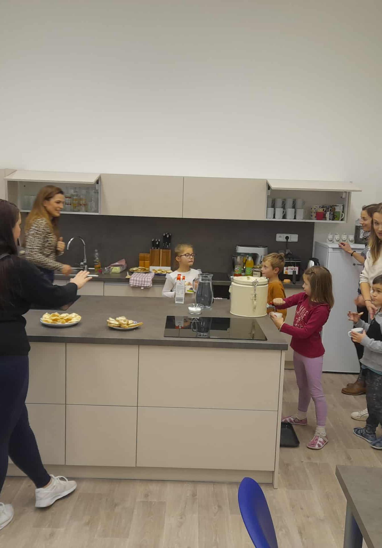 VÝROBA SVÍČEK - DRUŽINKY 1.a 2. oddělení - 37