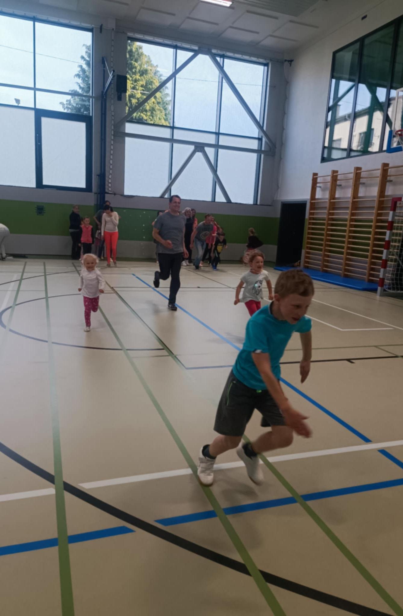 Družinka a děti s rodiči**"sportovní odpoledne" - 50