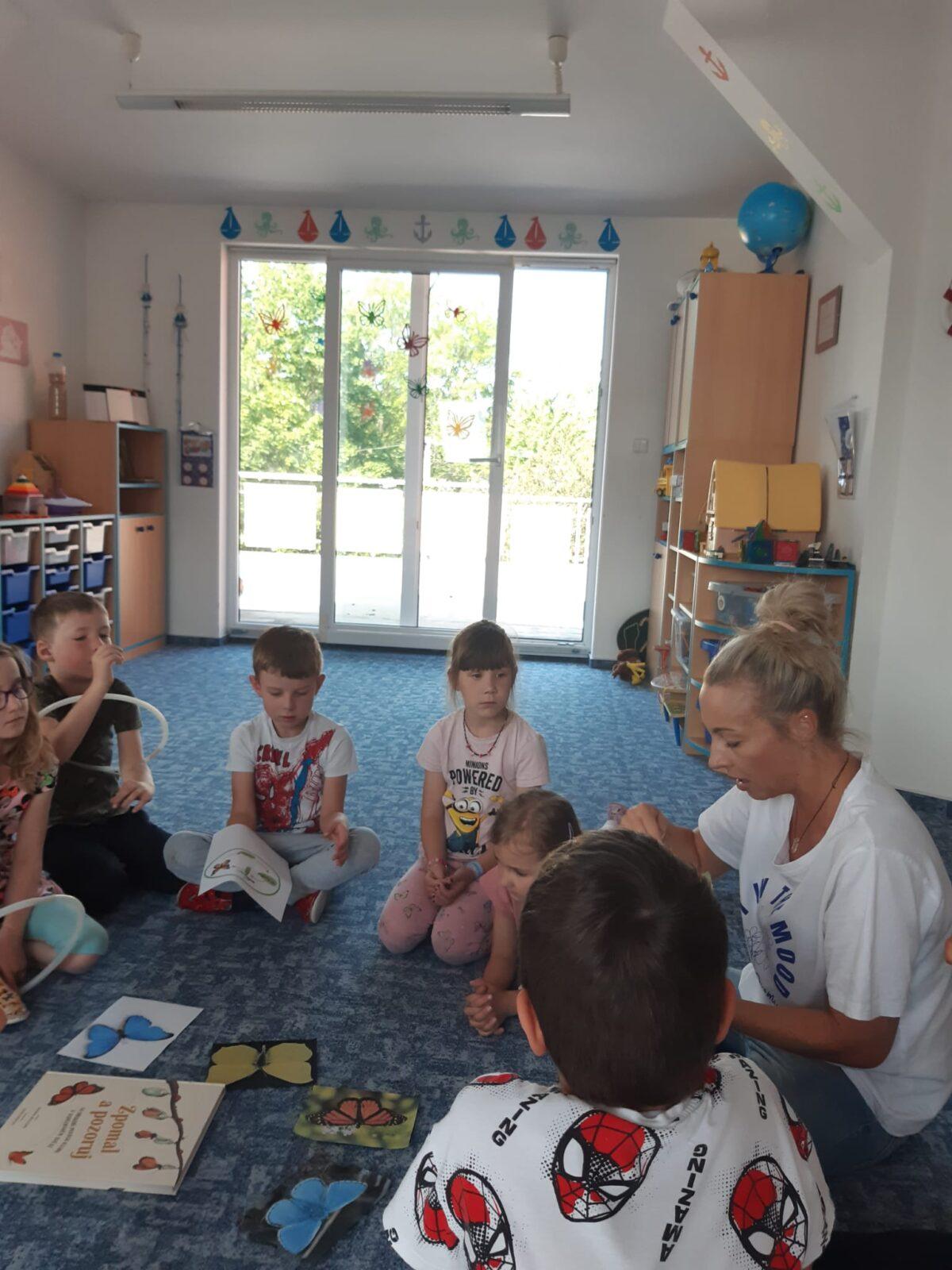 děti pozorovaly vývoj motýla... - 11