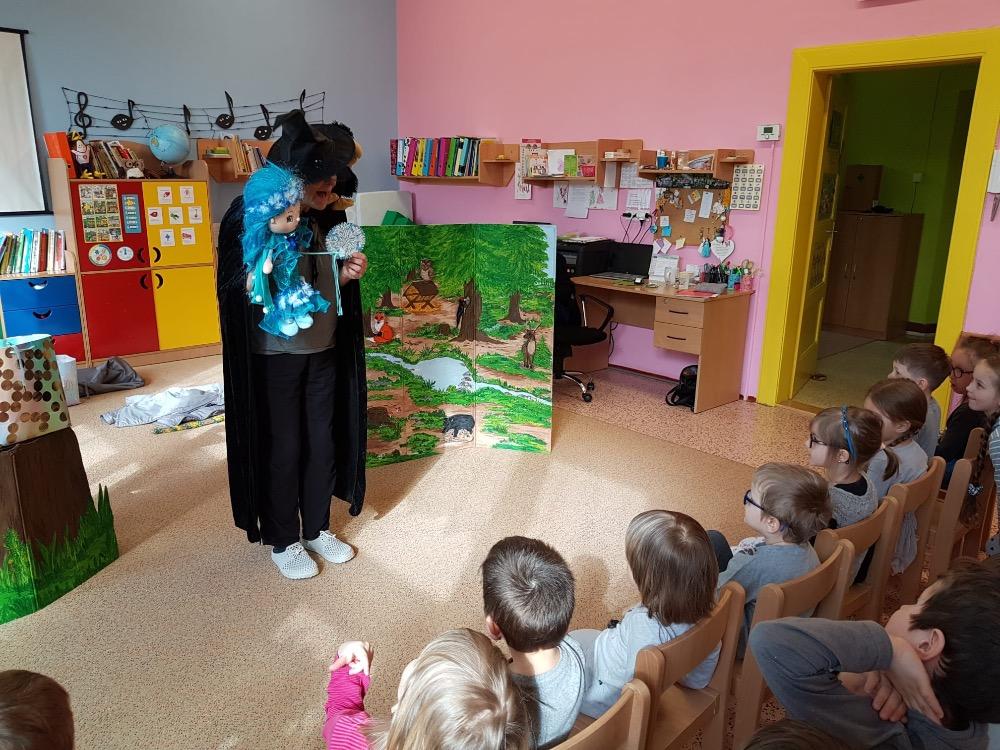 DIVADLO U DVOU SLUNCÍ ,,ZA SKŘÍTKY DO LESA" - 11