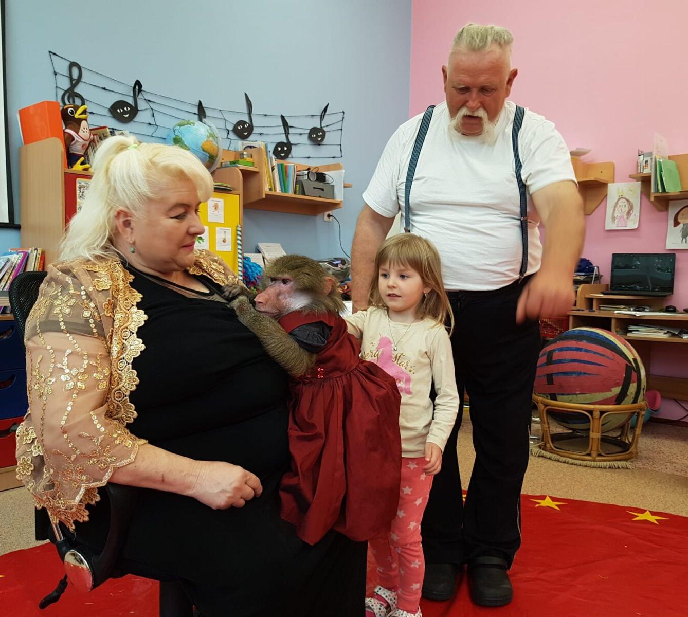 ,,PŘIJEL K NÁM CIRKUS" - 37