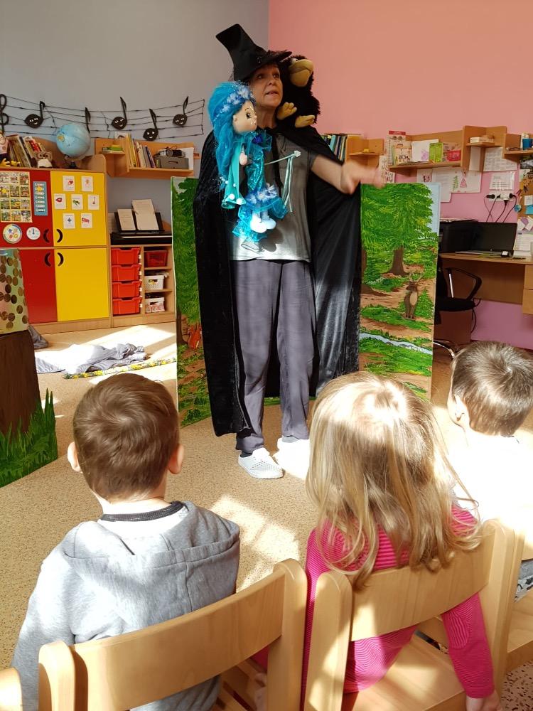 DIVADLO U DVOU SLUNCÍ ,,ZA SKŘÍTKY DO LESA" - 13