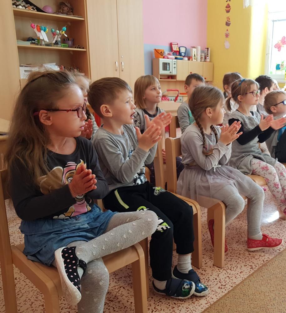 DIVADLO U DVOU SLUNCÍ ,,ZA SKŘÍTKY DO LESA" - 14