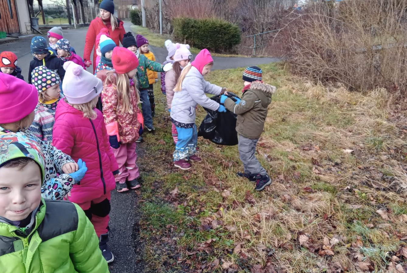 Děti pomáhají chránit přírodu aneb pryč s odpadky - 1