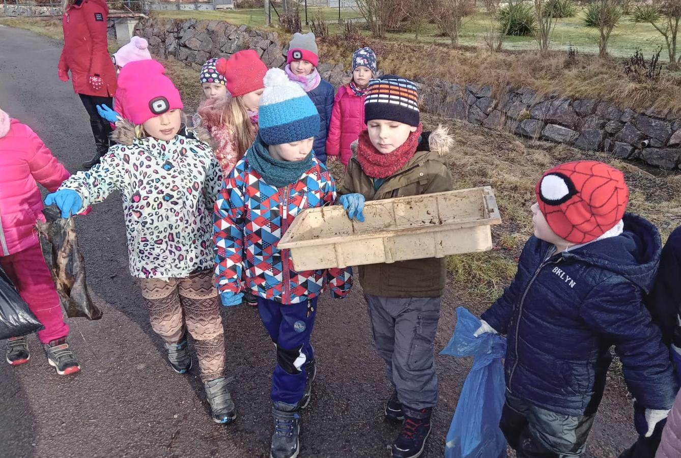 Děti pomáhají chránit přírodu aneb pryč s odpadky - 4