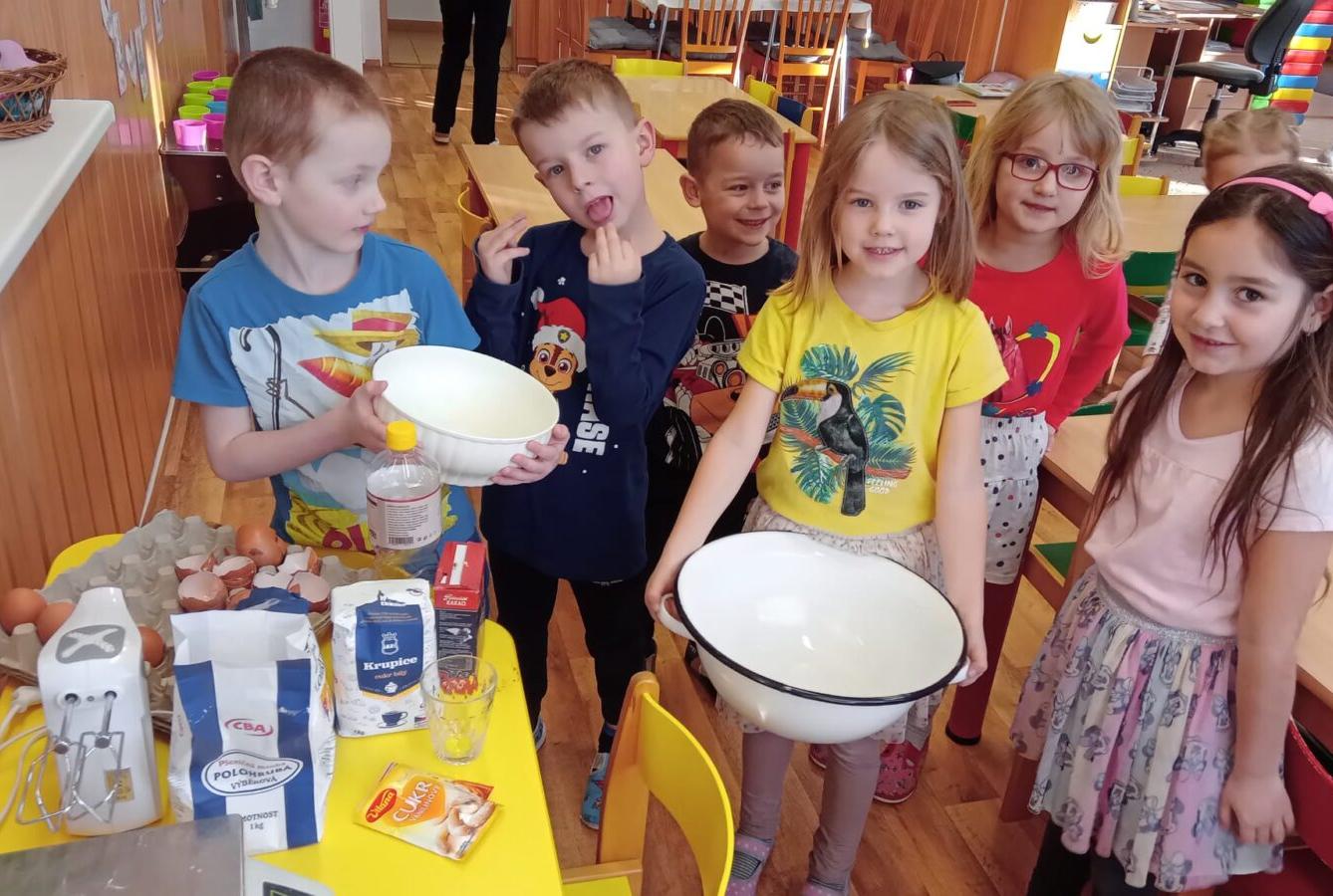 Pohádka o Červené Karkulce aneb jak jsme pekli bábovku... - 1