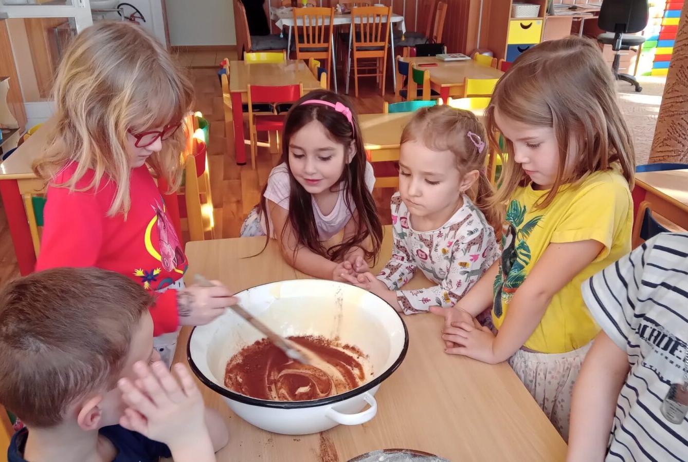 Pohádka o Červené Karkulce aneb jak jsme pekli bábovku... - 3