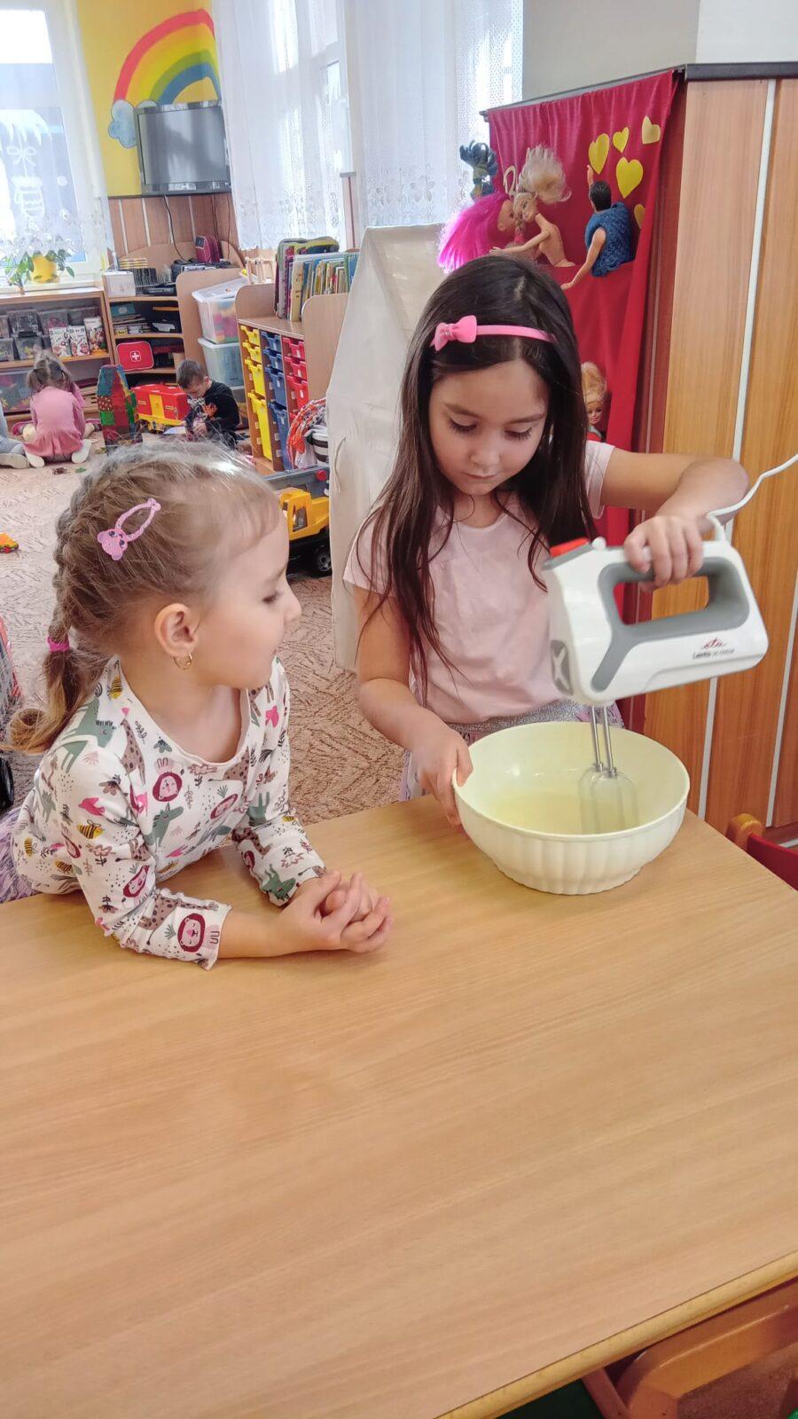 Pohádka o Červené Karkulce aneb jak jsme pekli bábovku... - 5