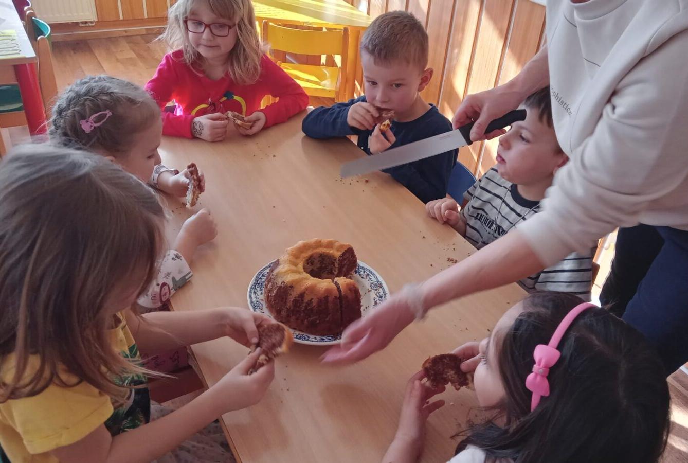 Pohádka o Červené Karkulce aneb jak jsme pekli bábovku... - 12