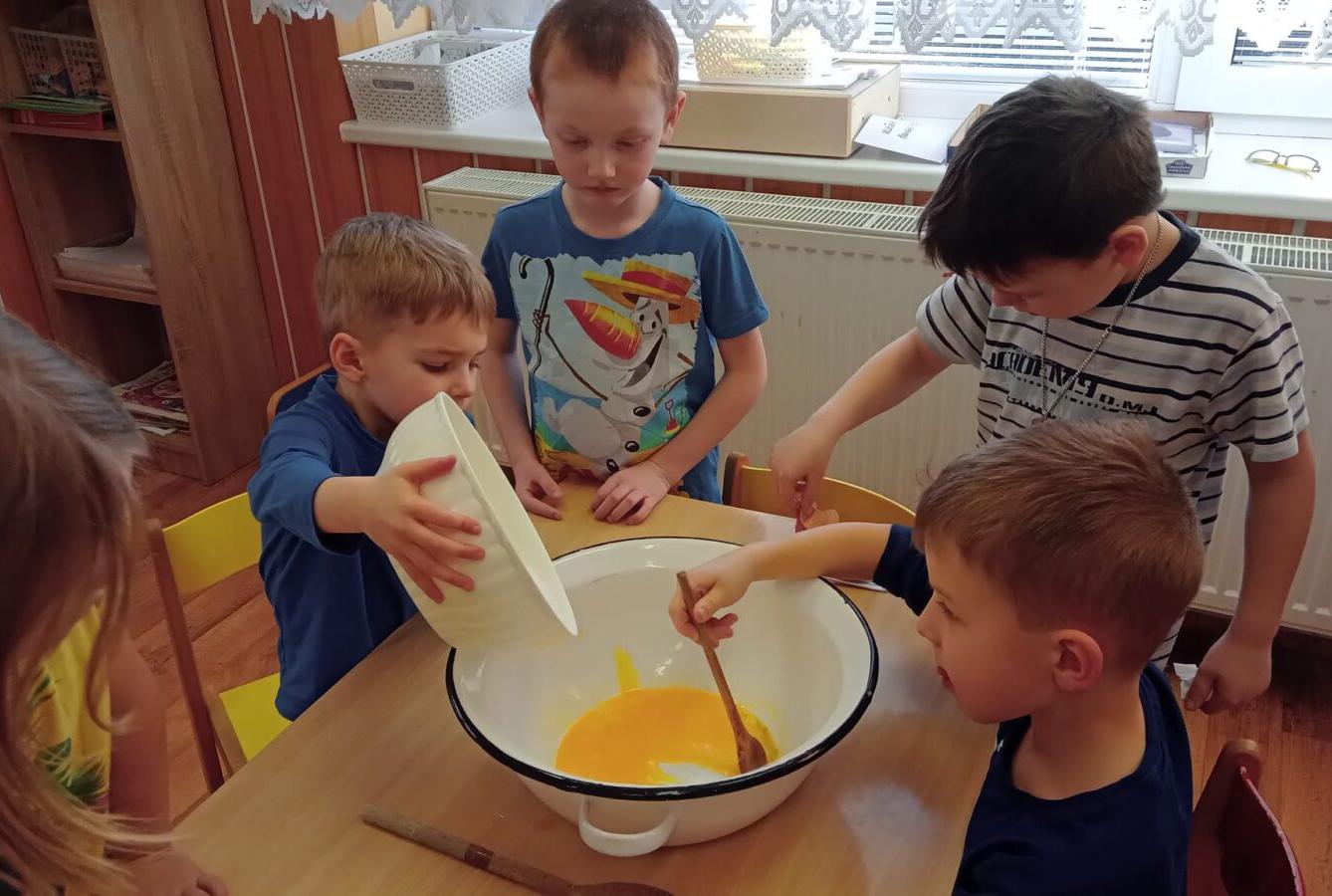 Pohádka o Červené Karkulce aneb jak jsme pekli bábovku... - 16