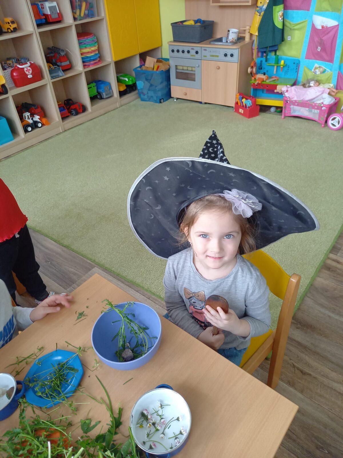 Broučci: "přípravy na ČARODĚJNICE" :-) - 7