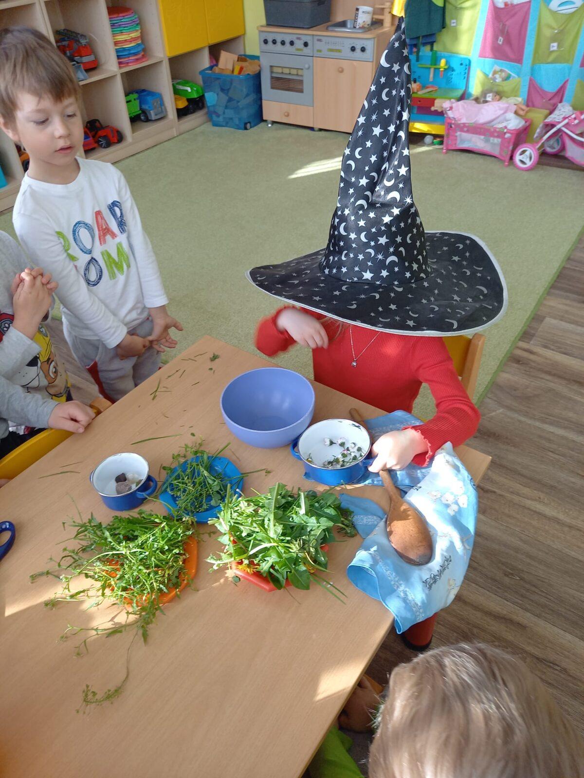 Broučci: "přípravy na ČARODĚJNICE" :-) - 16