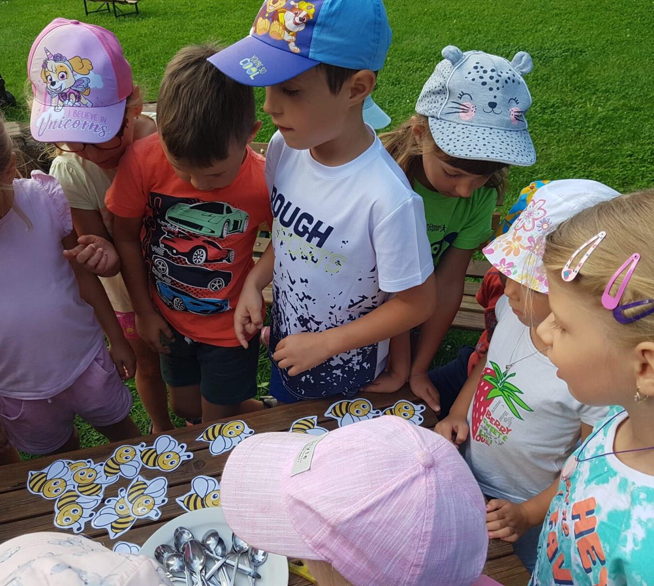 TÝDENNÍ PROJEKT 2 : ,,OD KYTIČKY K MEDU“ - 7