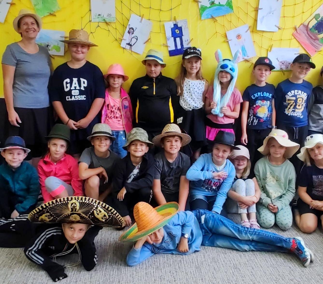 Barevný týden - Kloboukový pátek - 5