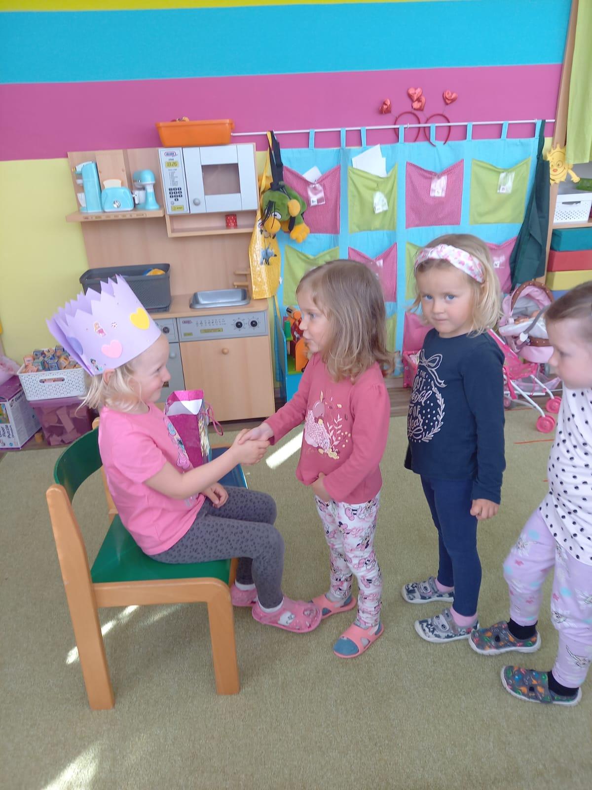 Slavíme: Esterka měla narozeniny - 12