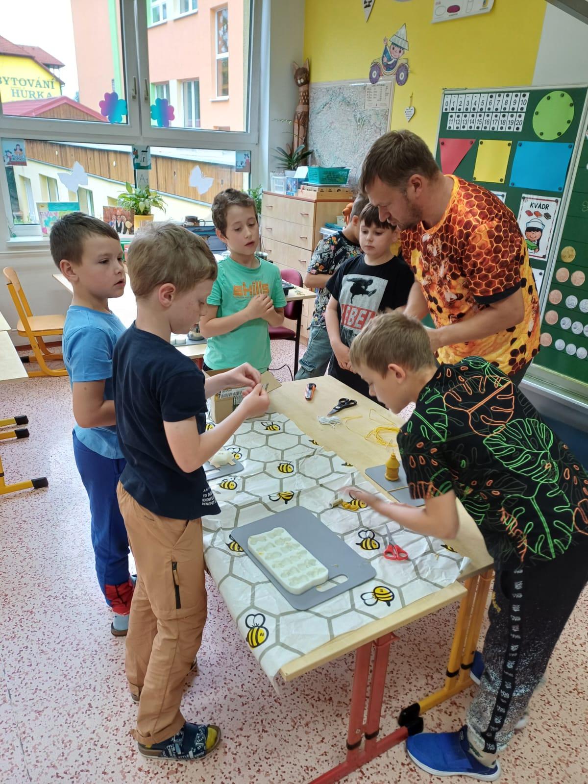 Tematická dílna "Včelařství" v 1. a 2. třídě - 31